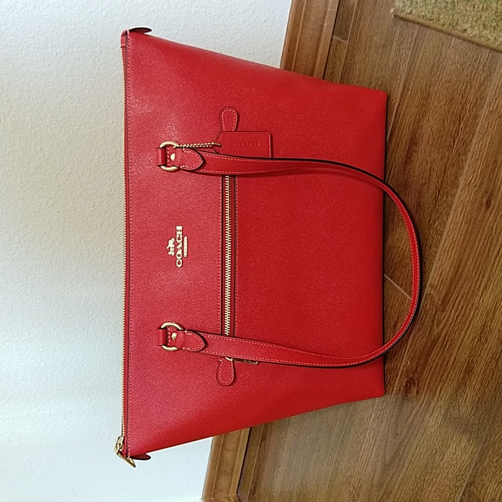 🆕 COACH Gorgeous Leather Tote